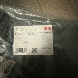 Uniqlo Wide Parachute Pants Size XL in olive